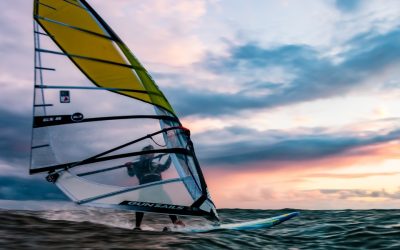 Marcha atrás y sin control haciendo windsurf: corrige el rumbo de tu Google Ads